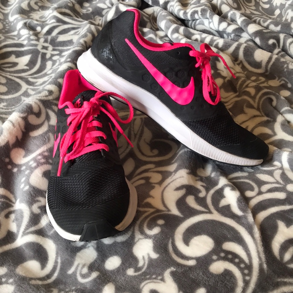 Black and hot pink Nike Downshifter 7